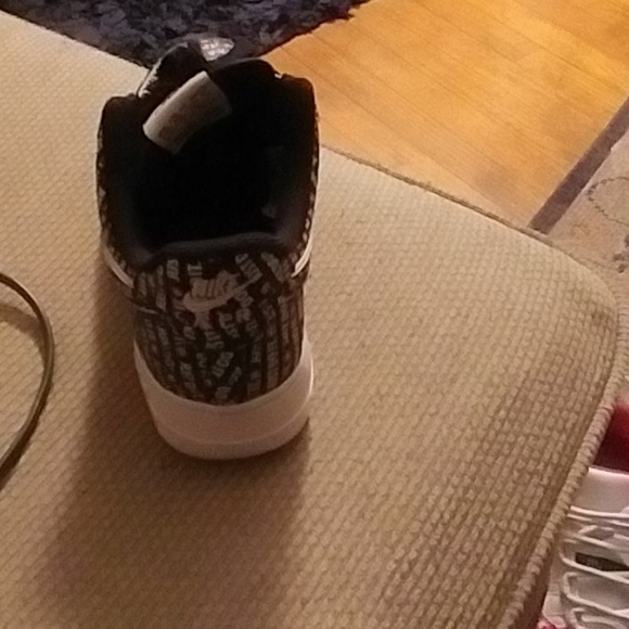 Nikes - Picture 4 of 4